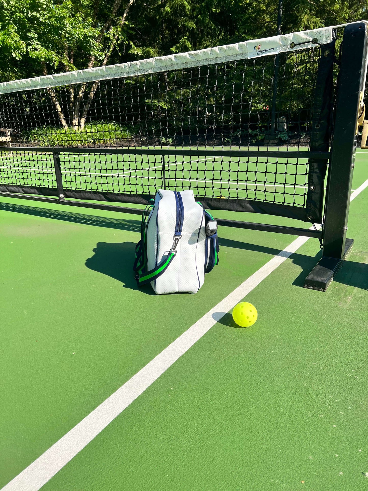 Side view of pickleball bag showing zippered paddle compartment